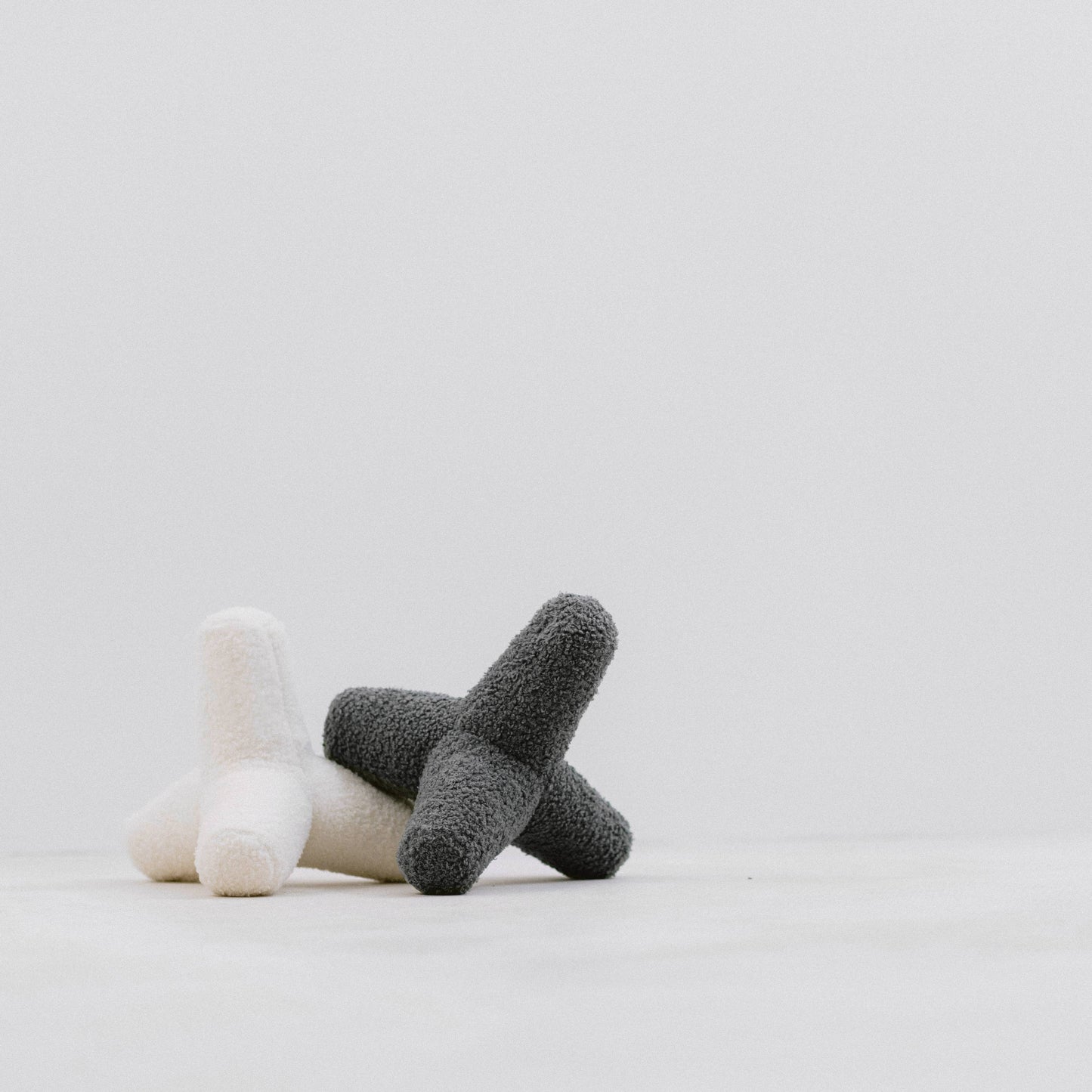 LAMBWOLF - O BREUER | OVERSIZED DOG TOY