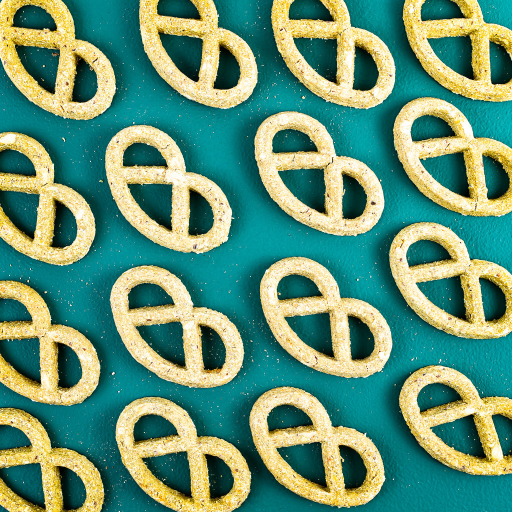 WINNIE LOU - Greens & Cheddar Pretzels